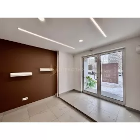 Первая линия у метро!